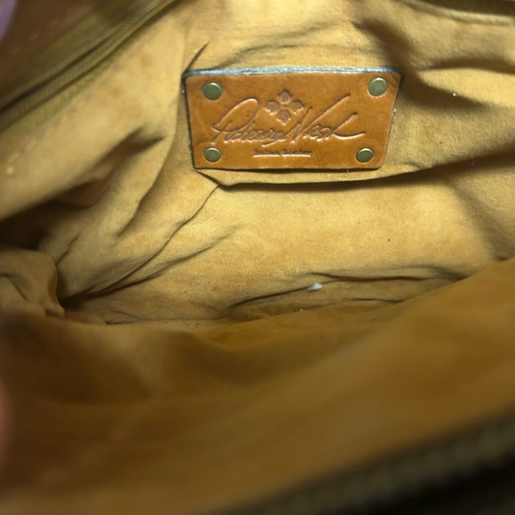 Patricia Nash smaller sized crossbody leather 3 fold purse great condition - Picture 9 of 14